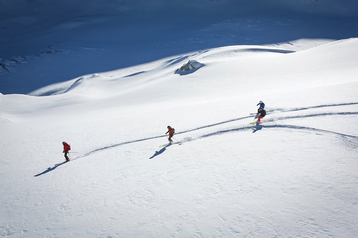 verbier-4-vallees skiers in powder